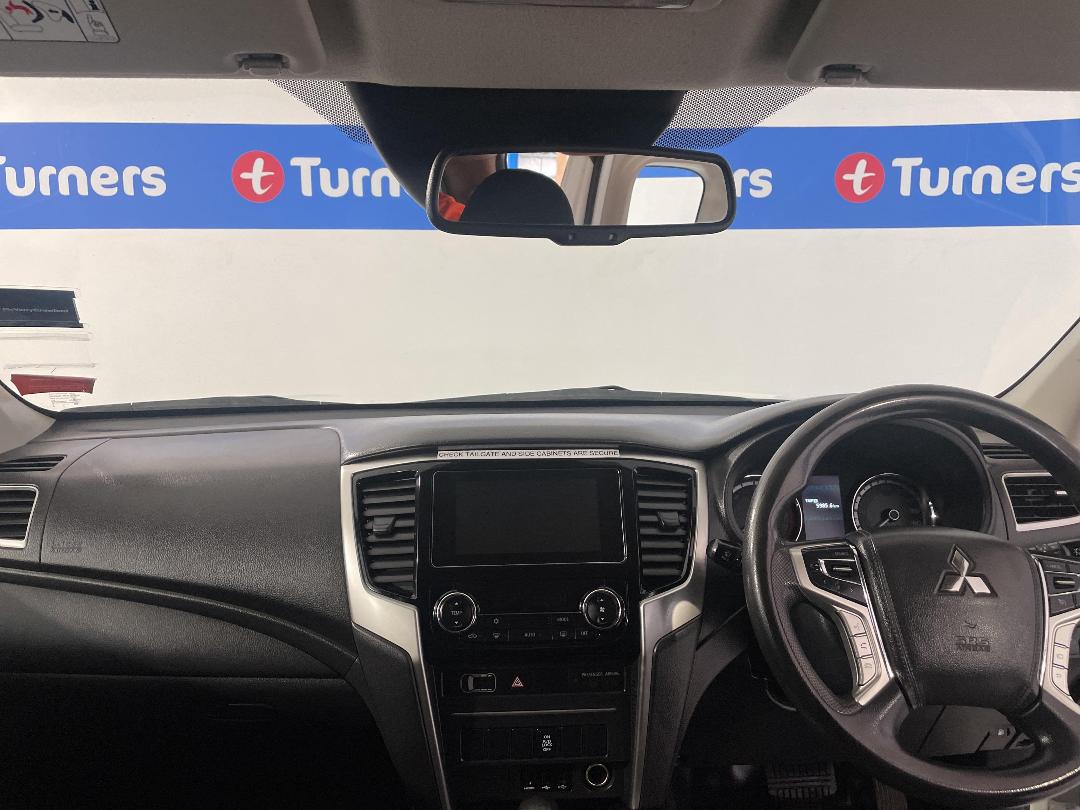 Photo '17' of Mitsubishi Triton