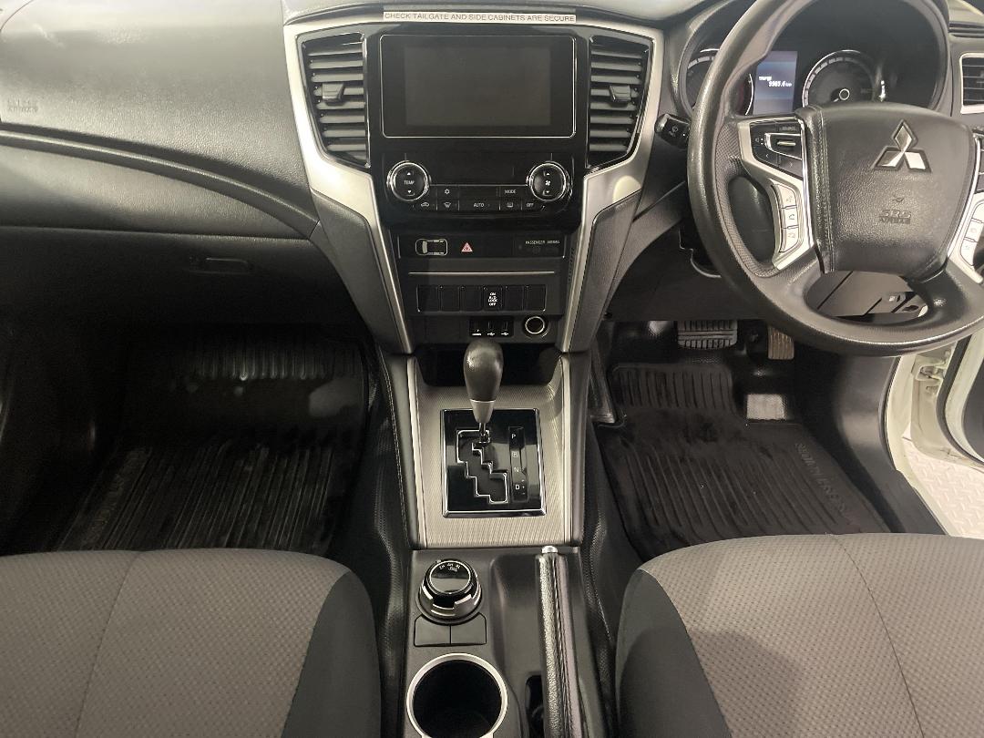 Photo '18' of Mitsubishi Triton