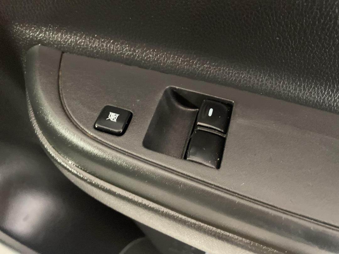 Photo '23' of Mitsubishi Triton