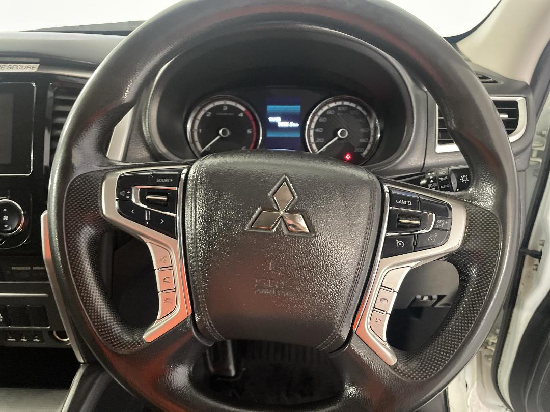 Photo '27' of Mitsubishi Triton