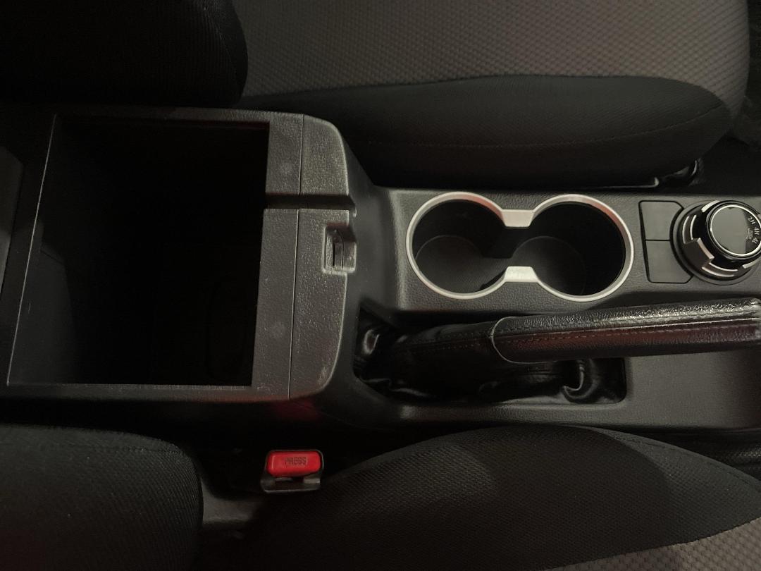 Photo '32' of Mitsubishi Triton