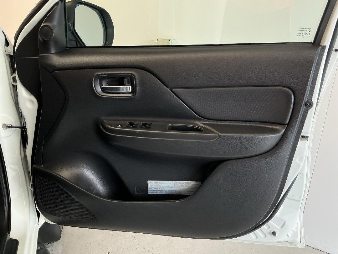 Photo '15' of Mitsubishi Triton Photo '15' of Mitsubishi Triton