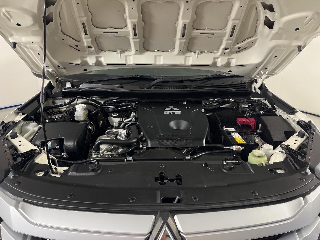 Photo '13' of Mitsubishi Triton