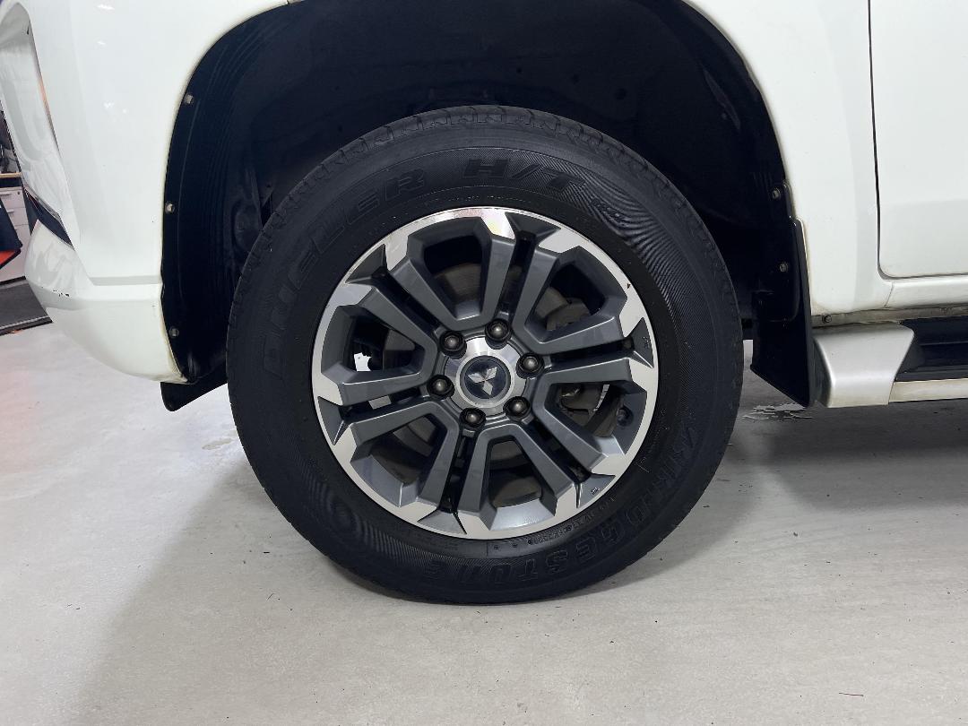 Photo '10' of Mitsubishi Triton