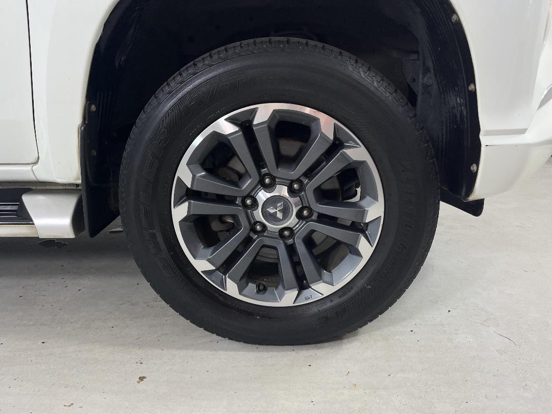 Photo '9' of Mitsubishi Triton