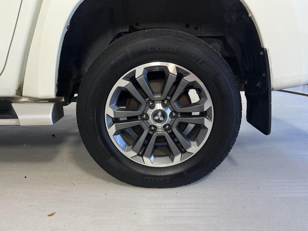 Photo '11' of Mitsubishi Triton