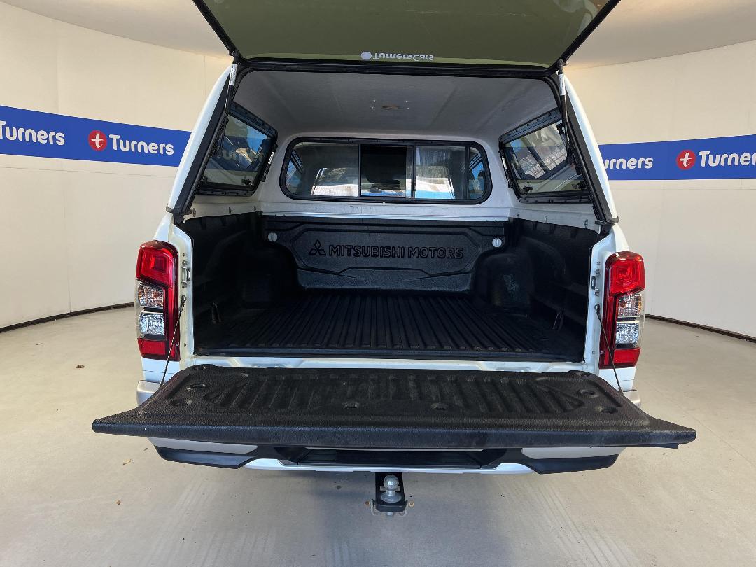 Photo '14' of Mitsubishi Triton