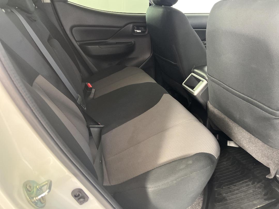 Photo '20' of Mitsubishi Triton