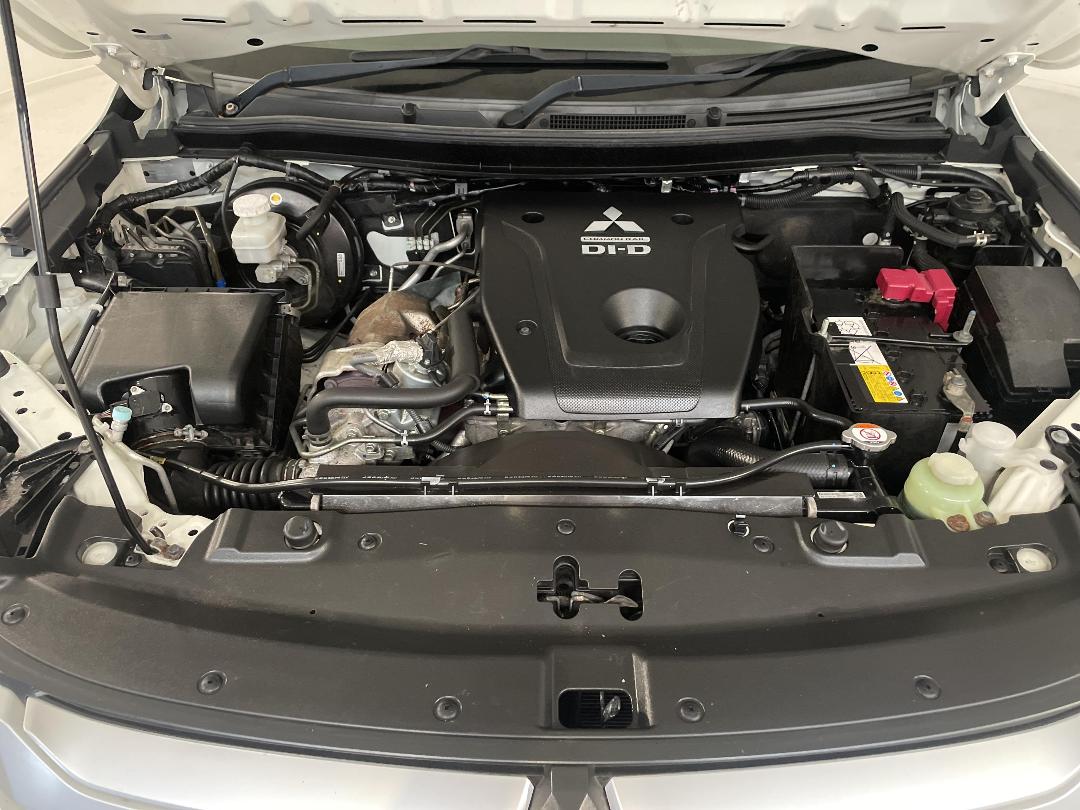 Photo '13' of Mitsubishi Triton