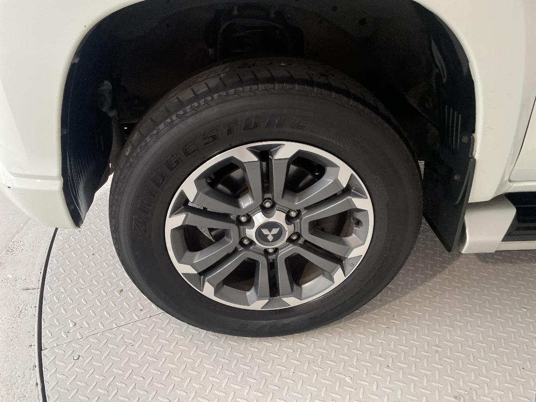 Photo '10' of Mitsubishi Triton