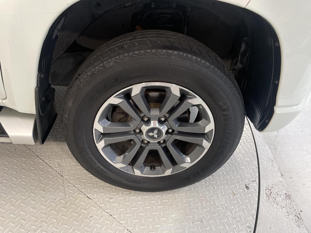 Photo '9' of Mitsubishi Triton