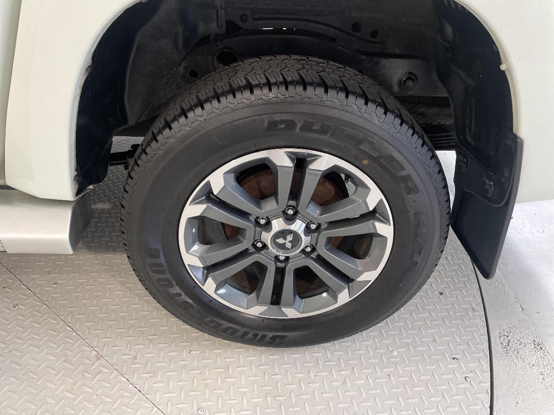 Photo '11' of Mitsubishi Triton