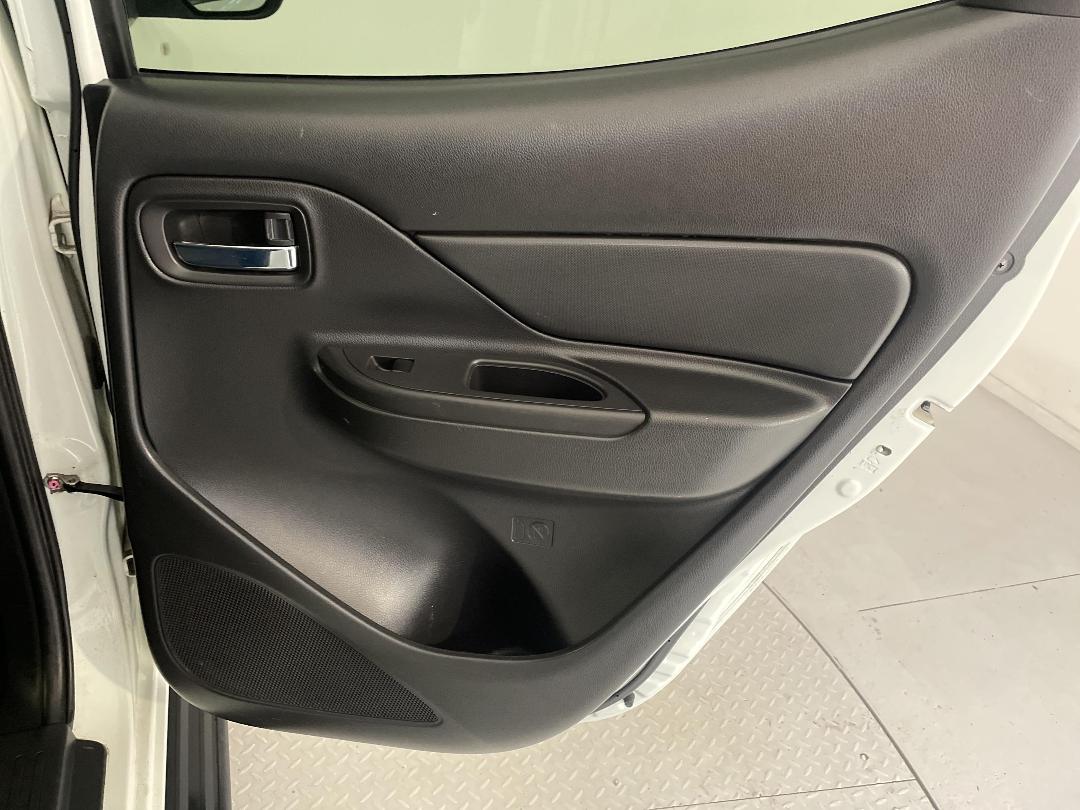 Photo '19' of Mitsubishi Triton