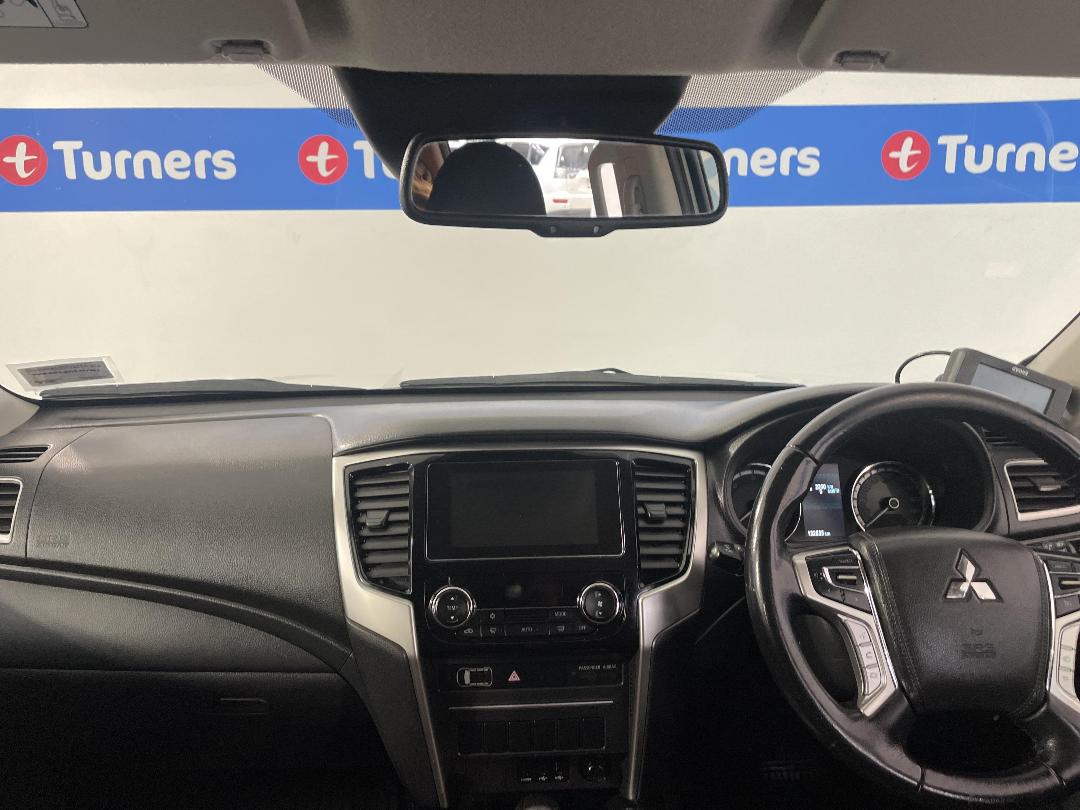 Photo '17' of Mitsubishi Triton