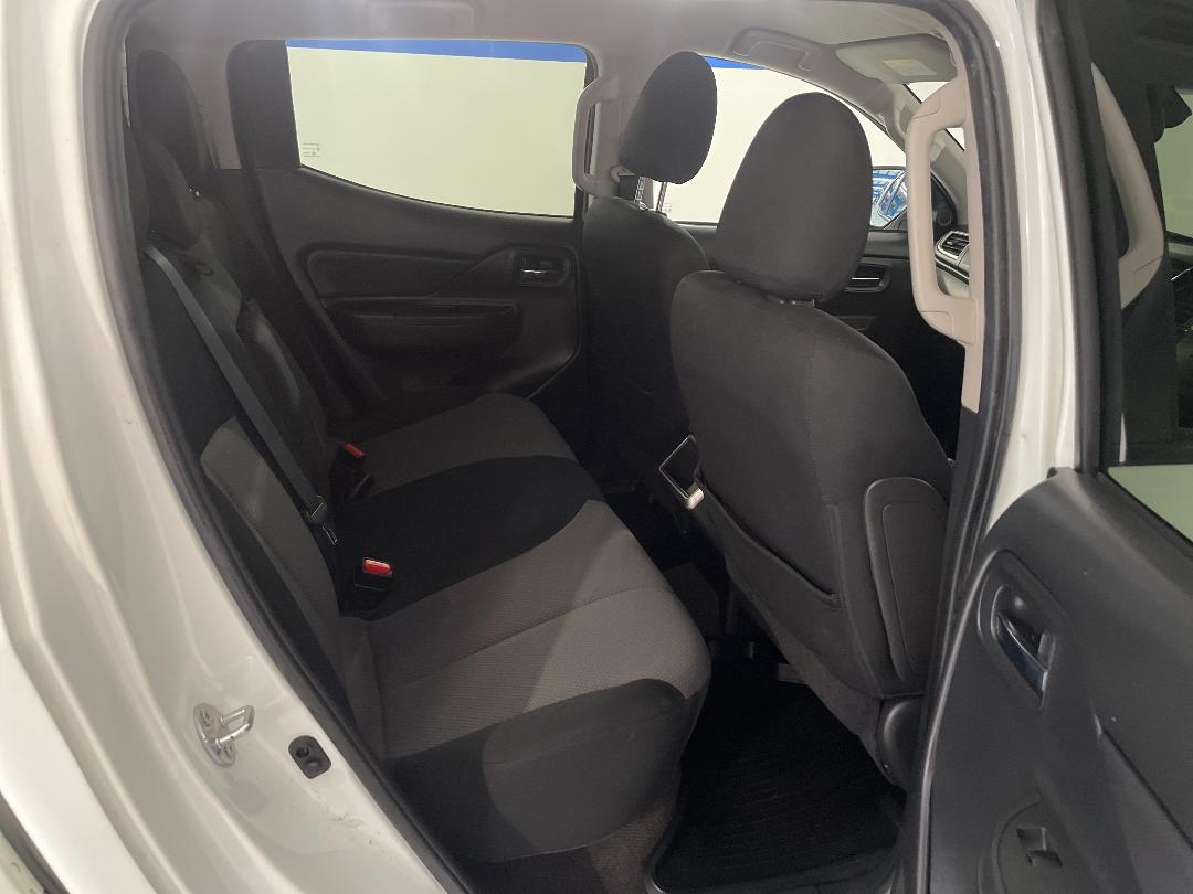 Photo '20' of Mitsubishi Triton