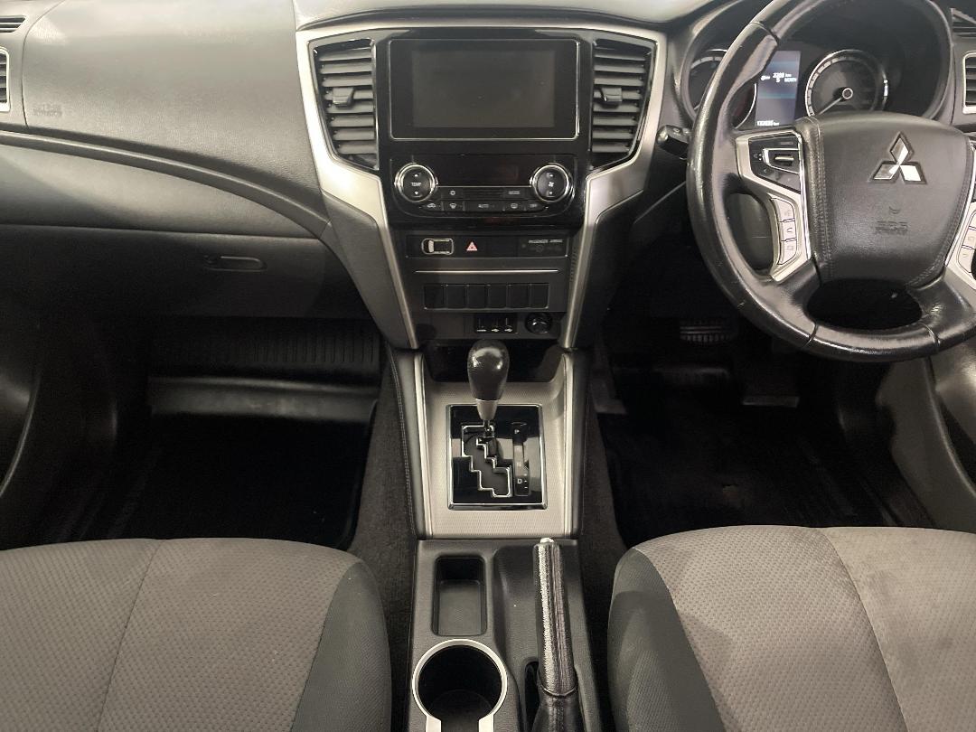 Photo '18' of Mitsubishi Triton