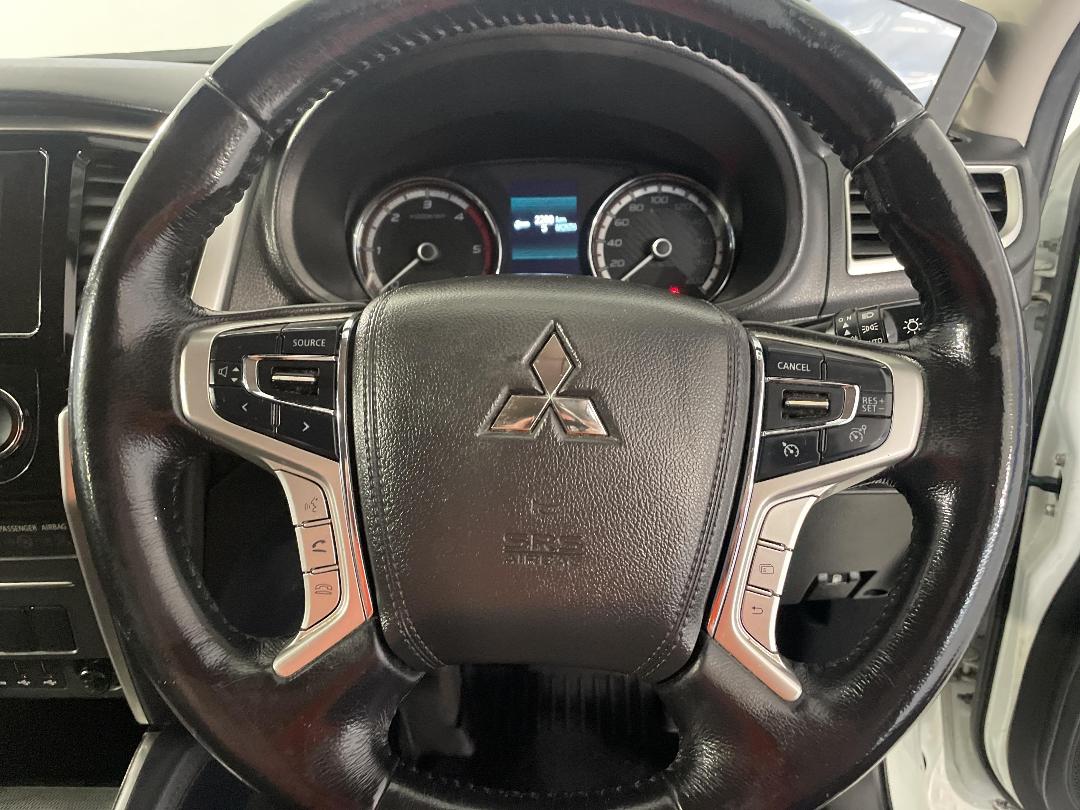 Photo '28' of Mitsubishi Triton