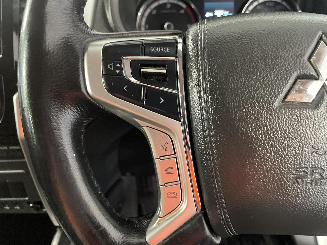 Photo '27' of Mitsubishi Triton