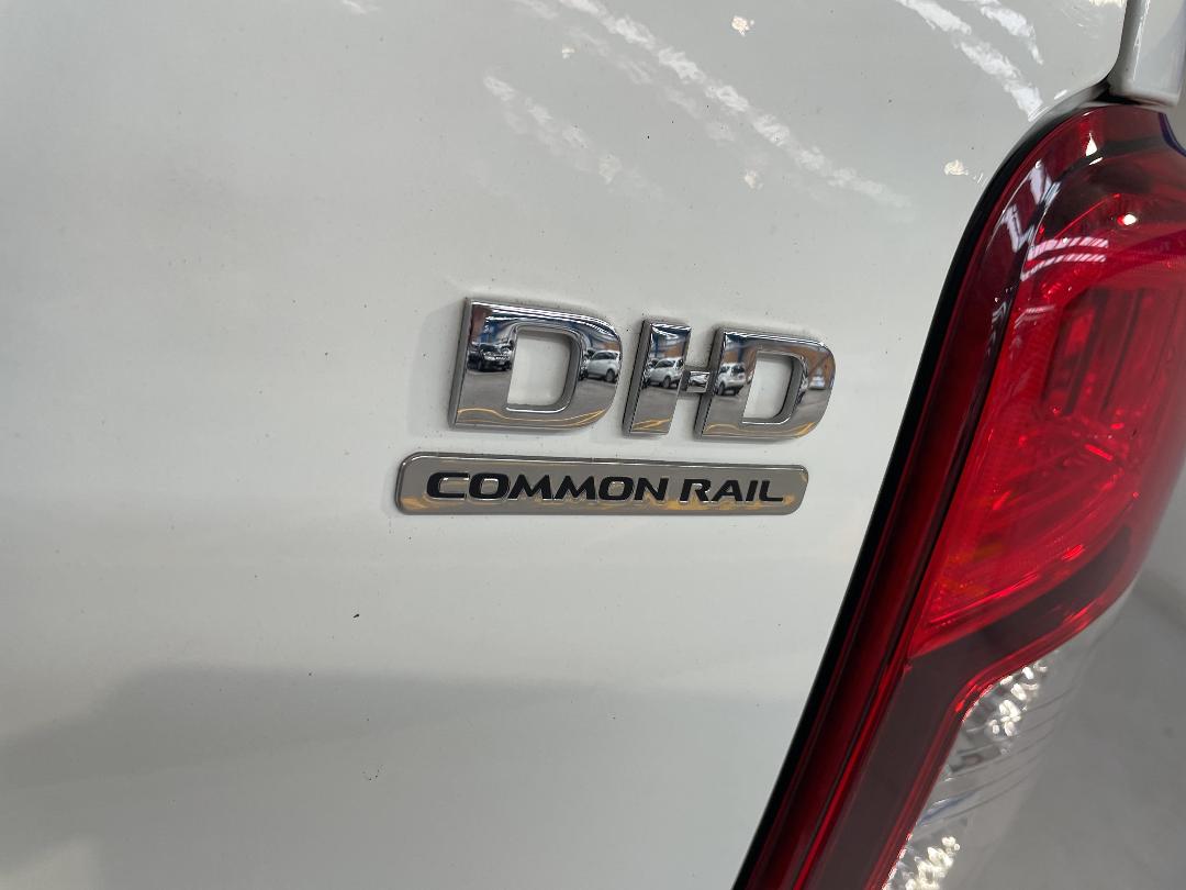 Photo '37' of Mitsubishi Triton