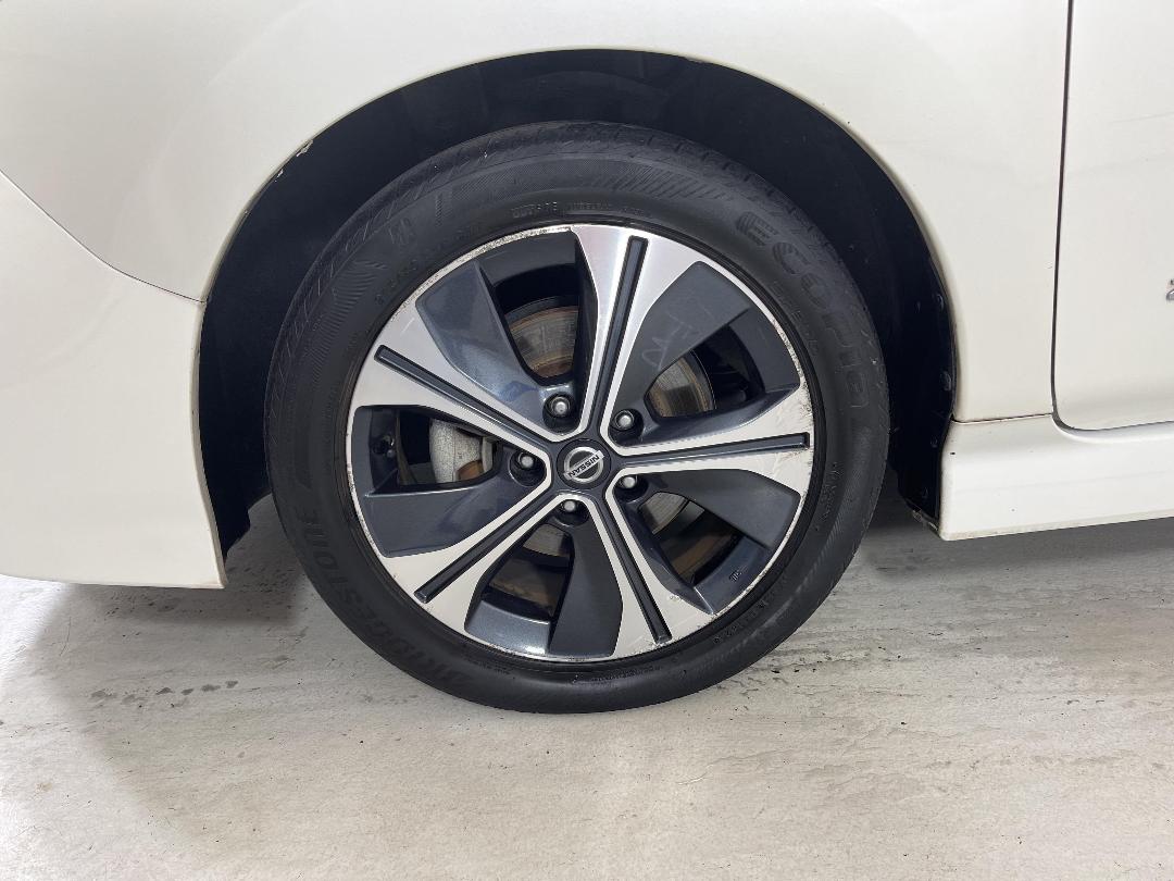 Photo '10' of Nissan Leaf