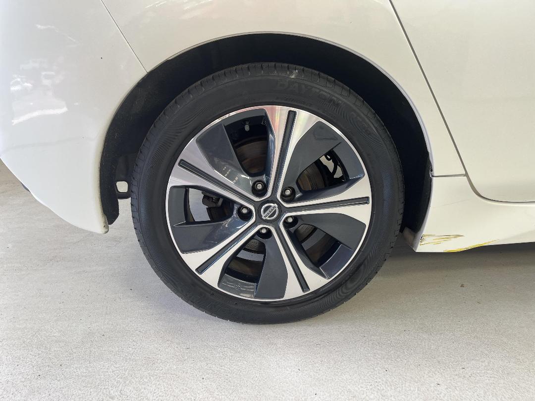 Photo '12' of Nissan Leaf