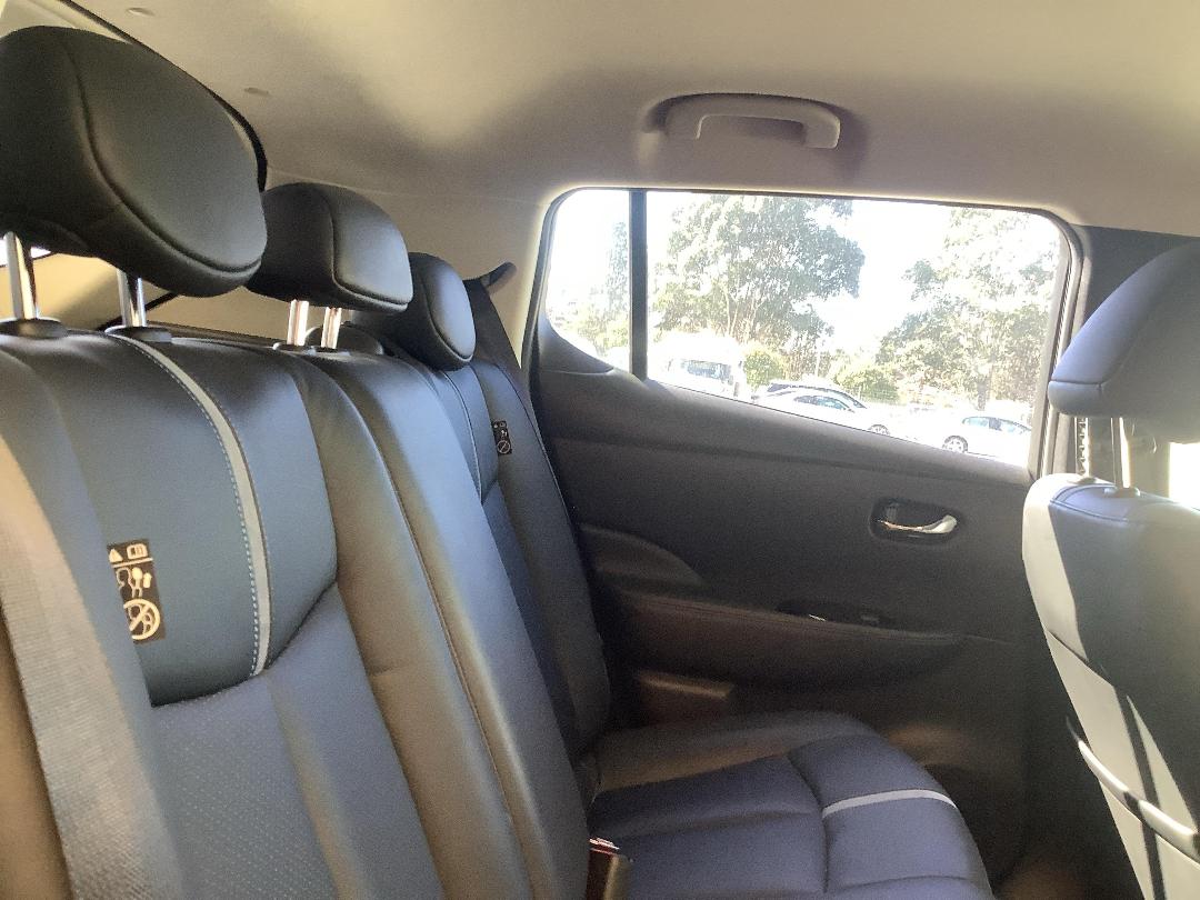 Photo '12' of Nissan Leaf