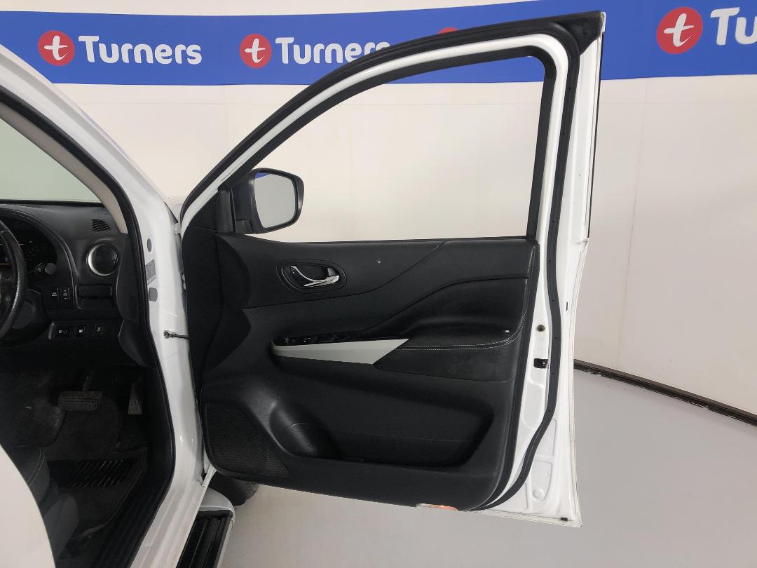 Photo '15' of Nissan Navara