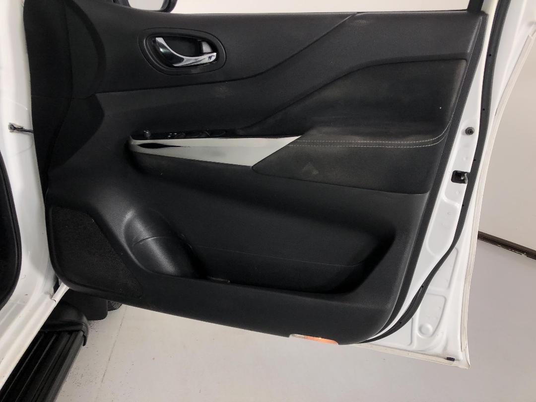 Photo '15' of Nissan Navara