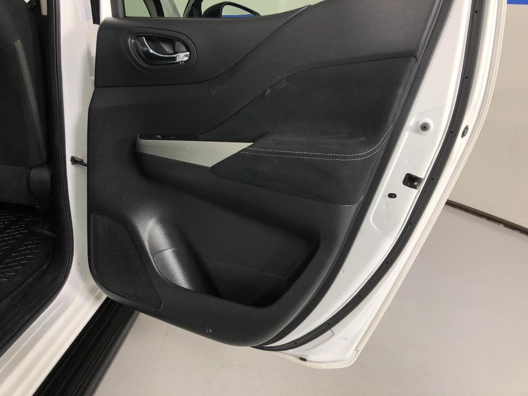 Photo '19' of Nissan Navara