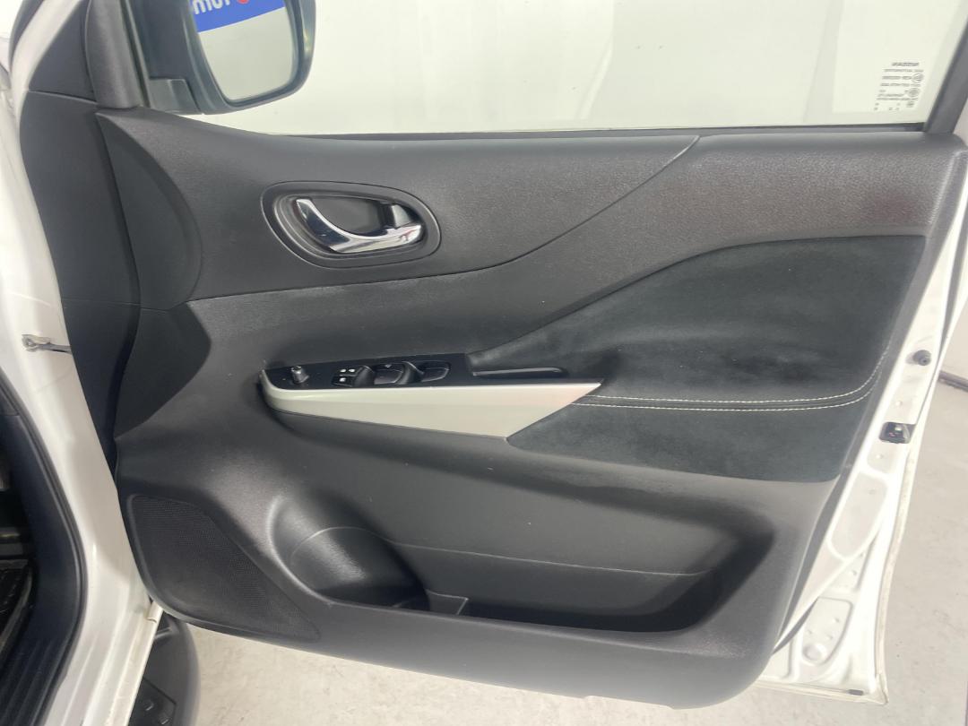 Photo '15' of Nissan Navara