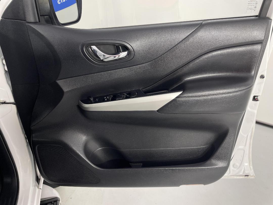 Photo '15' of Nissan Navara