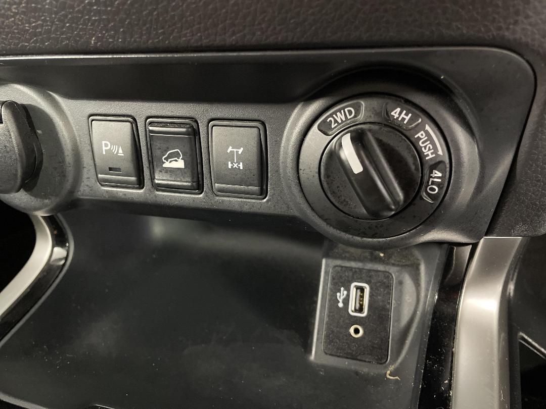 Photo '28' of Nissan Navara