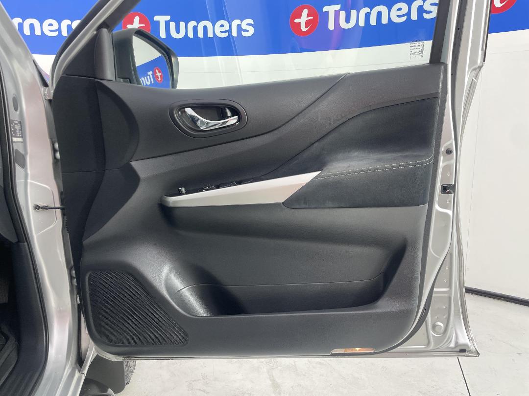 Photo '15' of Nissan Navara