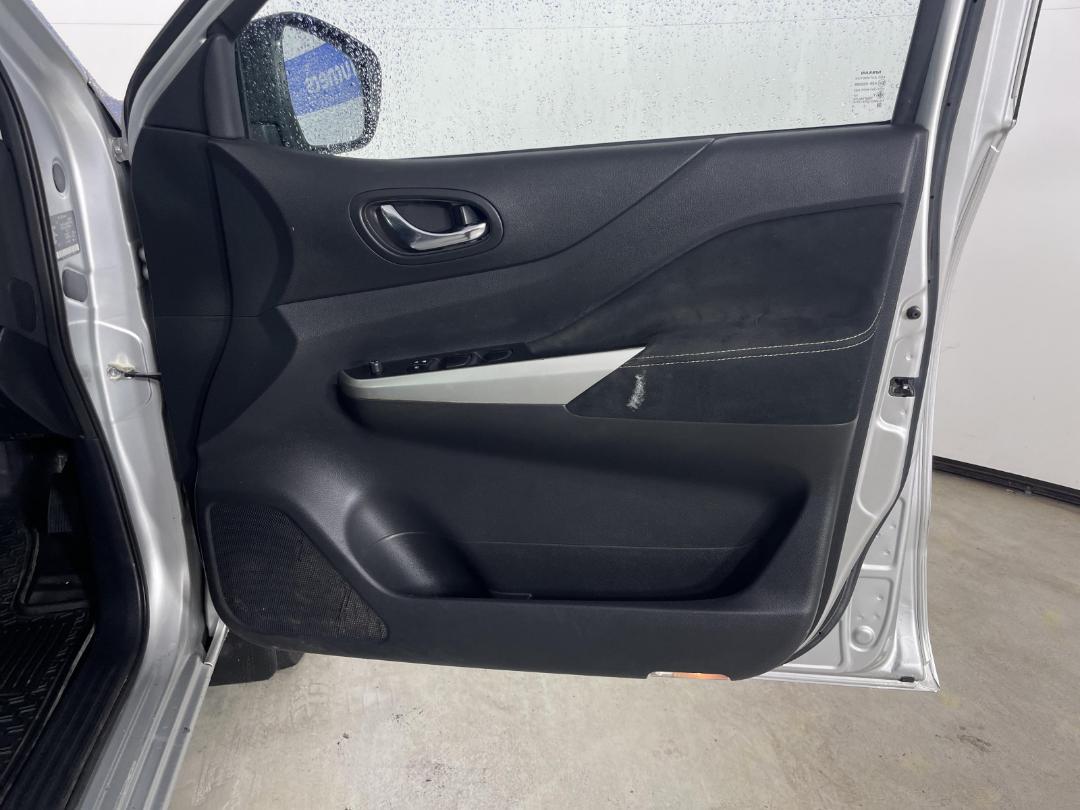 Photo '15' of Nissan Navara