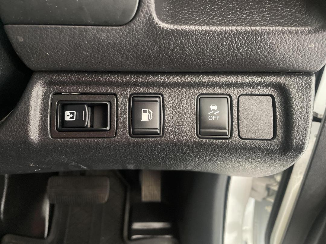 Photo '24' of Nissan Navara Photo '24' of Nissan Navara