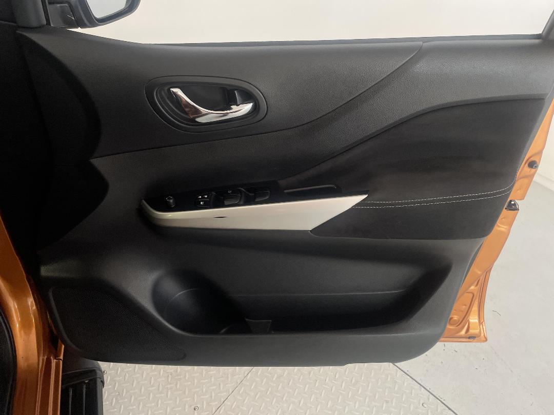 Photo '15' of Nissan Navara