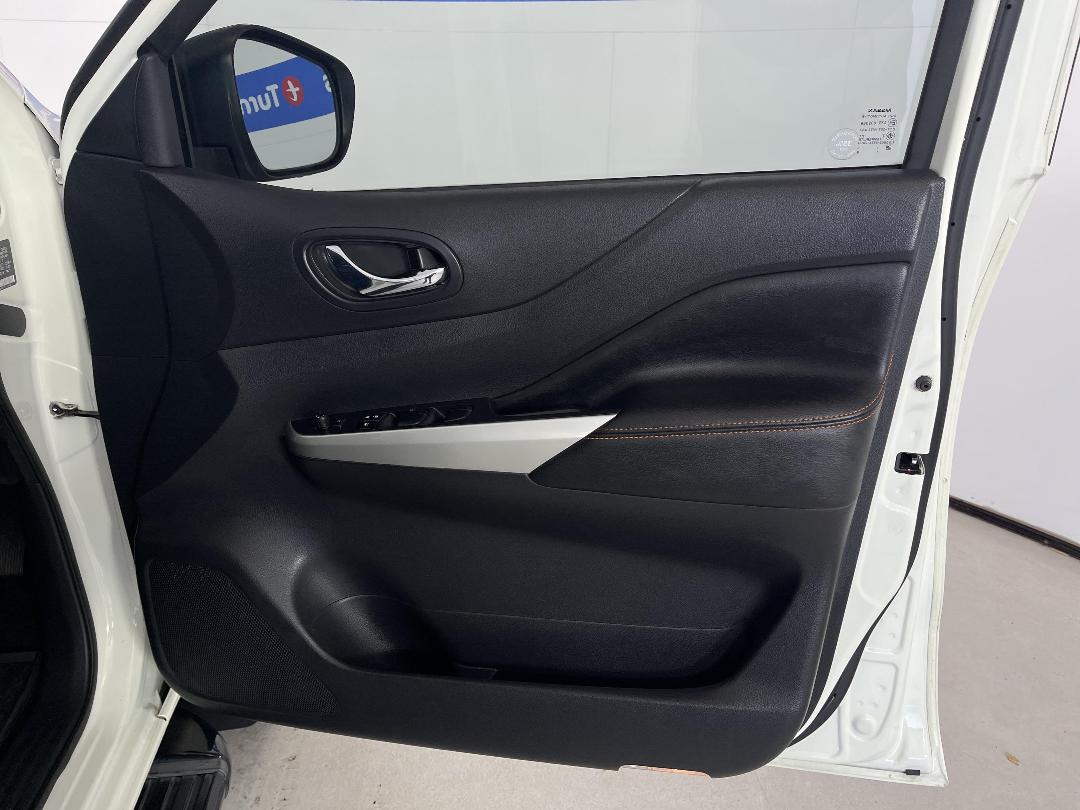 Photo '15' of Nissan Navara