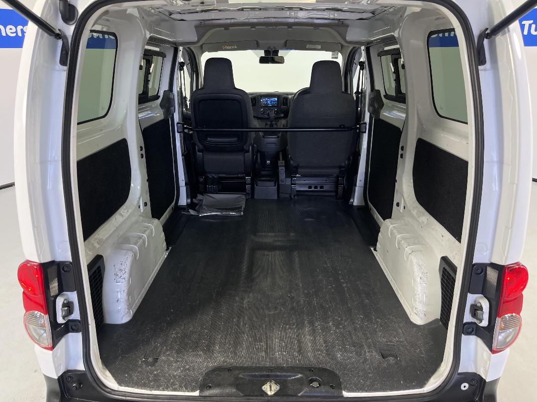 Photo '21' of Nissan NV200 Photo '21' of Nissan NV200