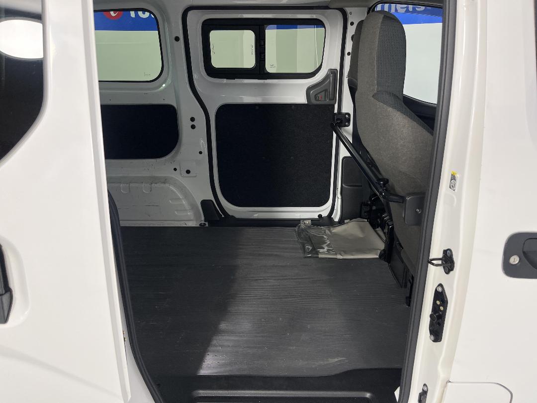 Photo '22' of Nissan NV200 Photo '22' of Nissan NV200