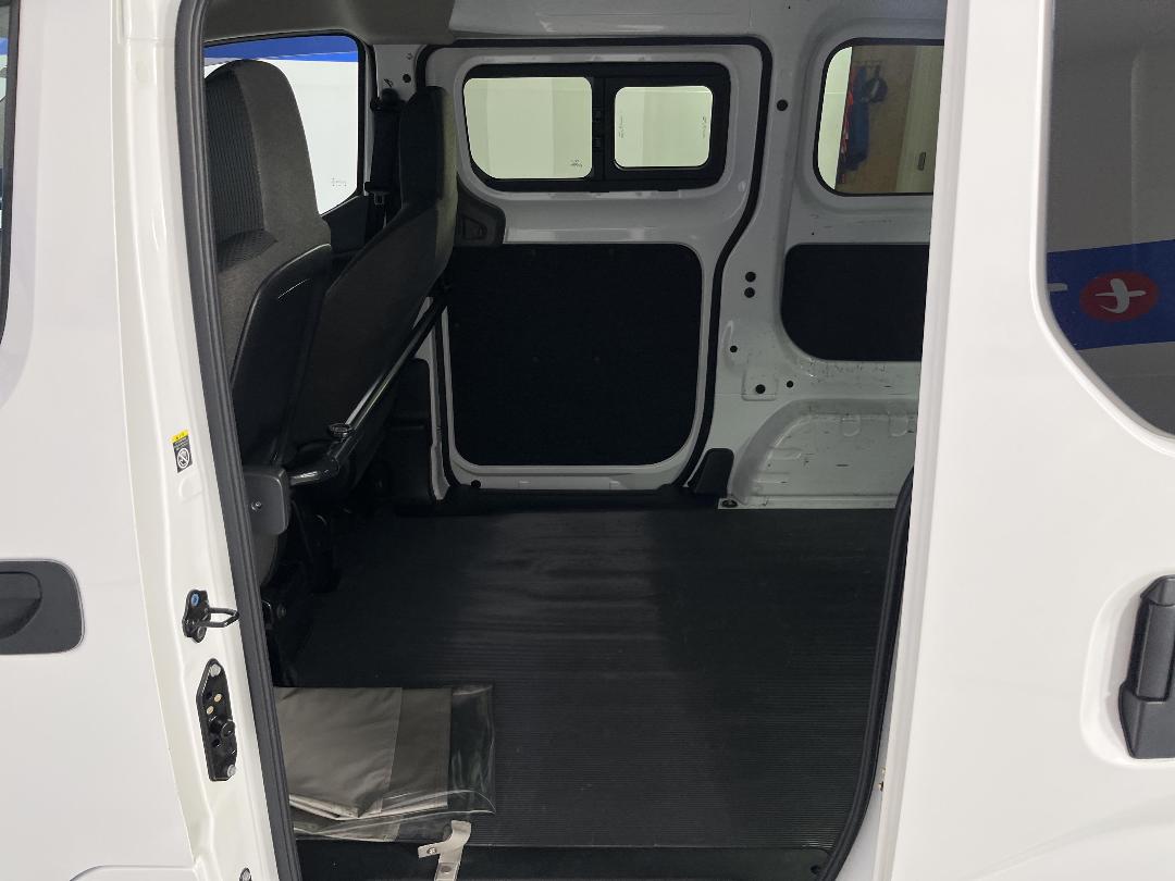 Photo '23' of Nissan NV200 Photo '23' of Nissan NV200