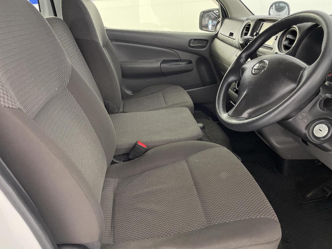 Photo '16' of Nissan NV350 Photo '16' of Nissan NV350
