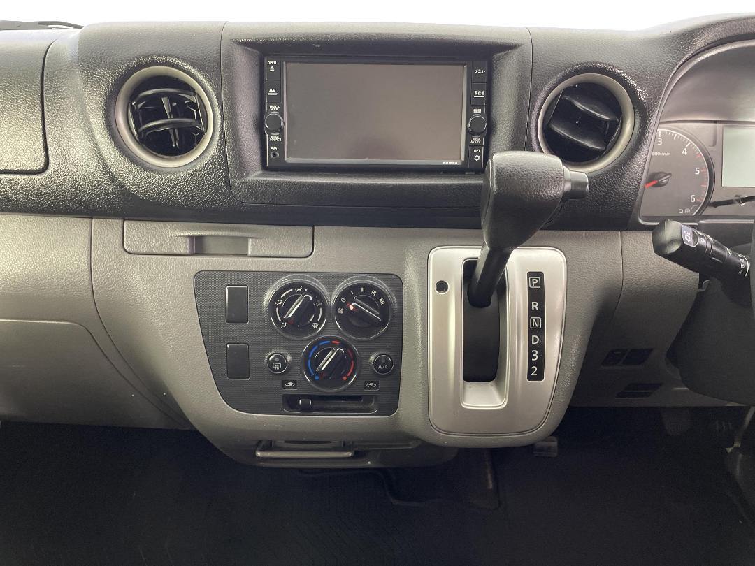 Photo '18' of Nissan NV350 Photo '18' of Nissan NV350