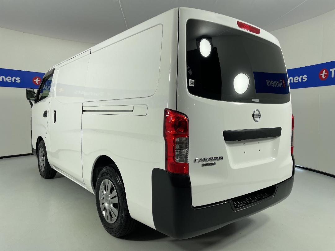 Photo '5' of Nissan NV350 Photo '5' of Nissan NV350