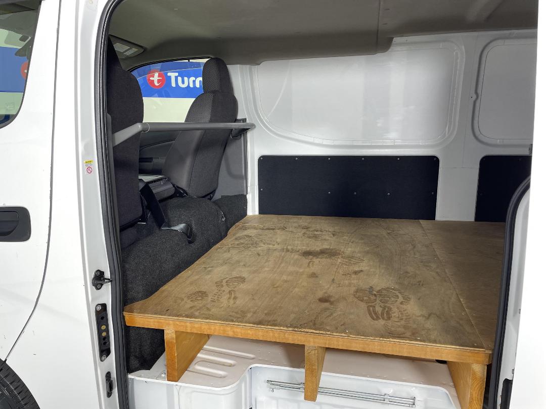 Photo '19' of Nissan NV350 Photo '19' of Nissan NV350