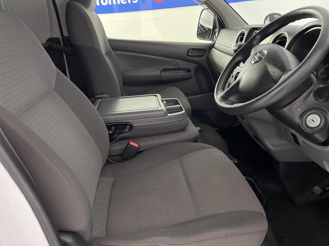 Photo '16' of Nissan NV350 Photo '16' of Nissan NV350