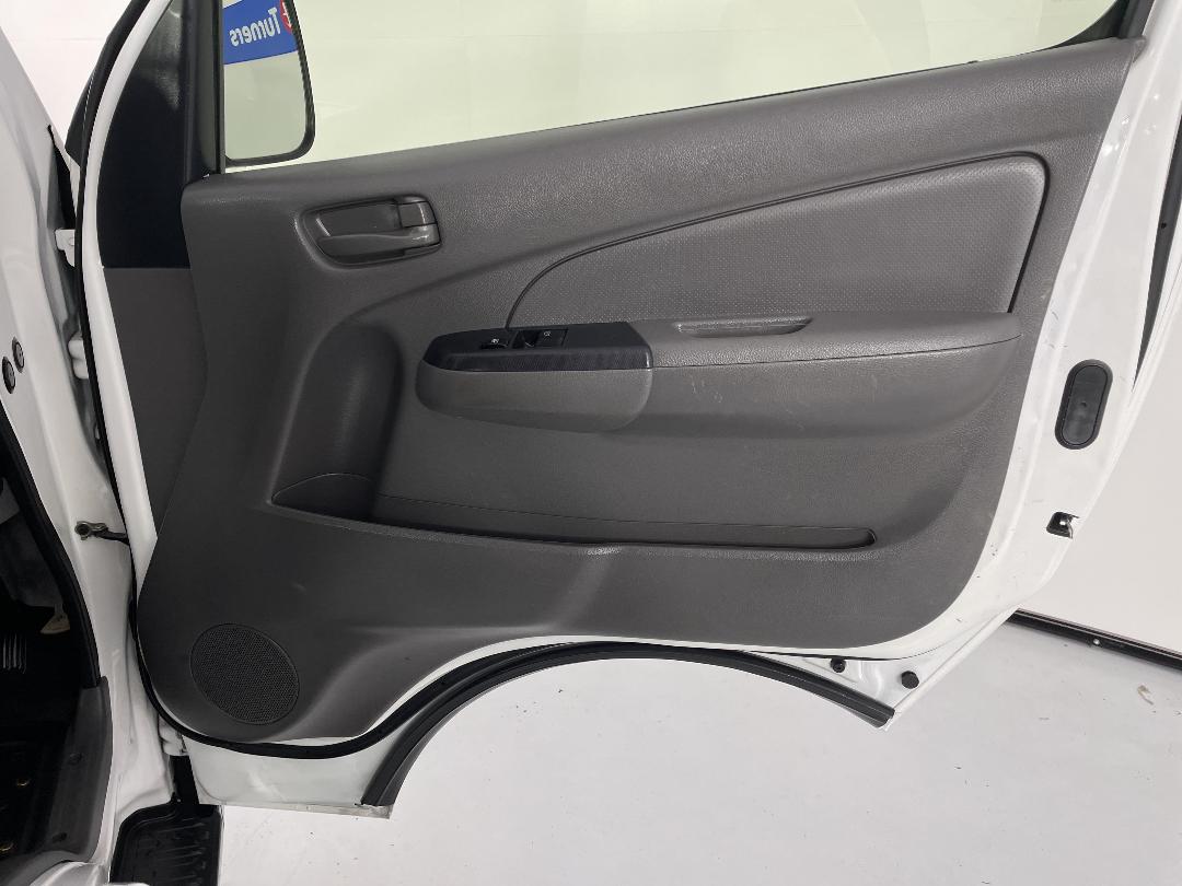 Photo '15' of Nissan NV350