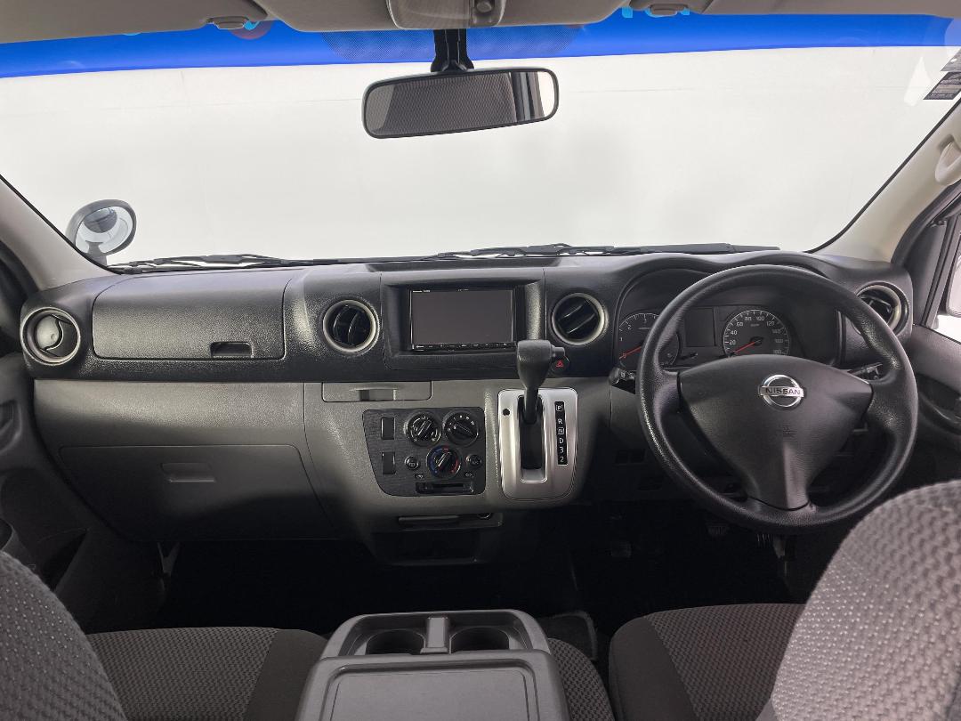 Photo '17' of Nissan NV350