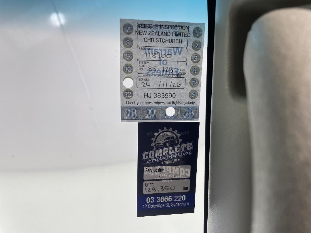 Photo '24' of Nissan NV350