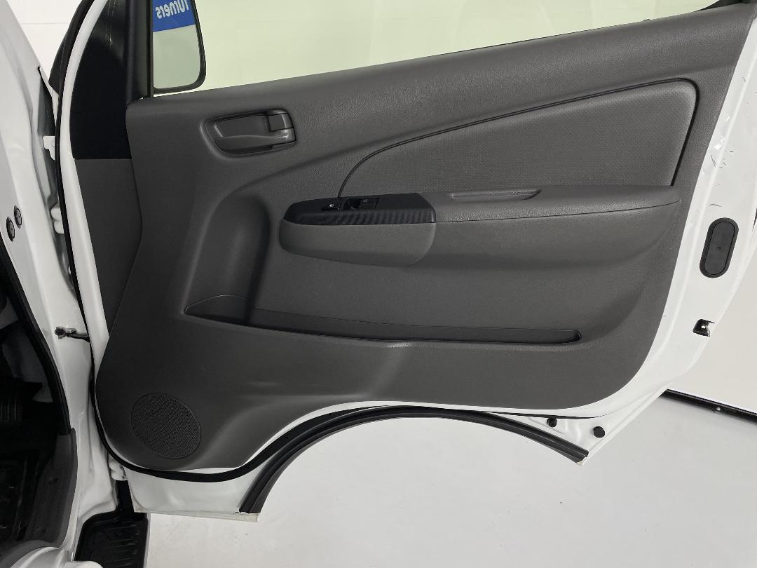 Photo '15' of Nissan NV350 Photo '15' of Nissan NV350