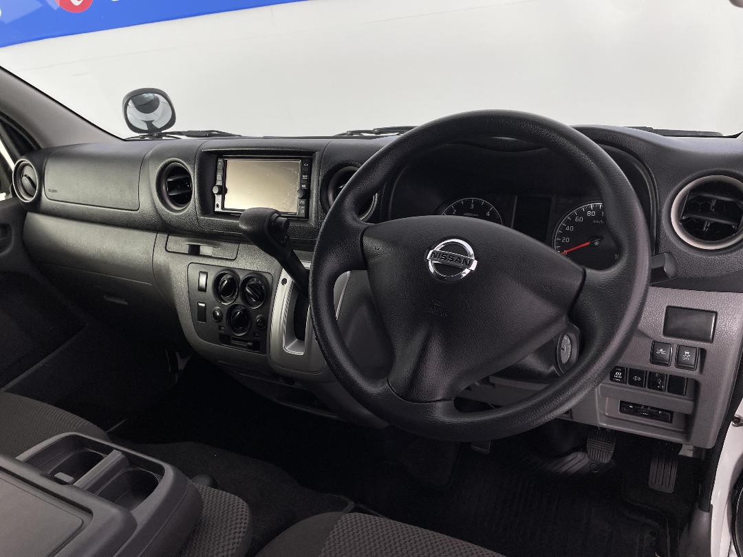 Photo '17' of Nissan NV350 Photo '17' of Nissan NV350